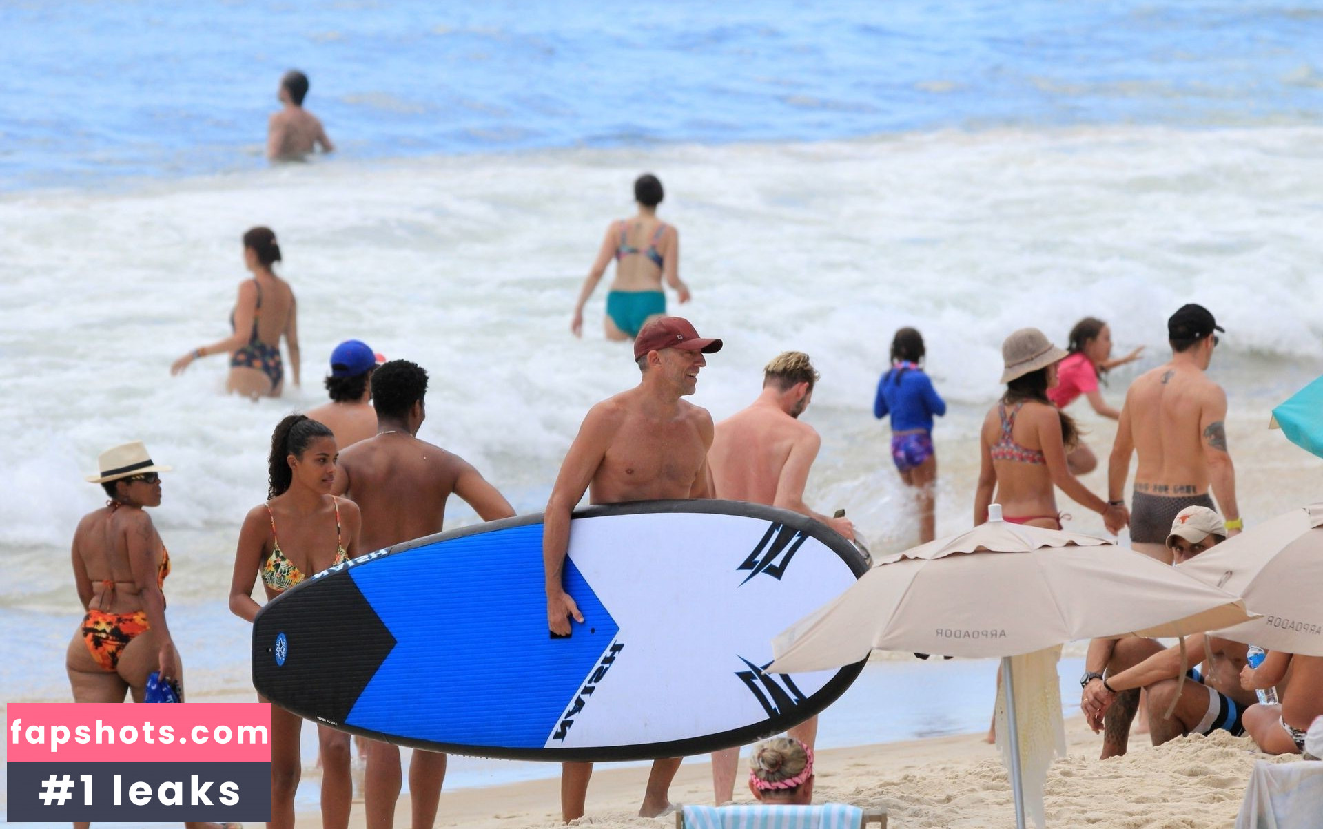 Tina Kunakey gallery photo #580