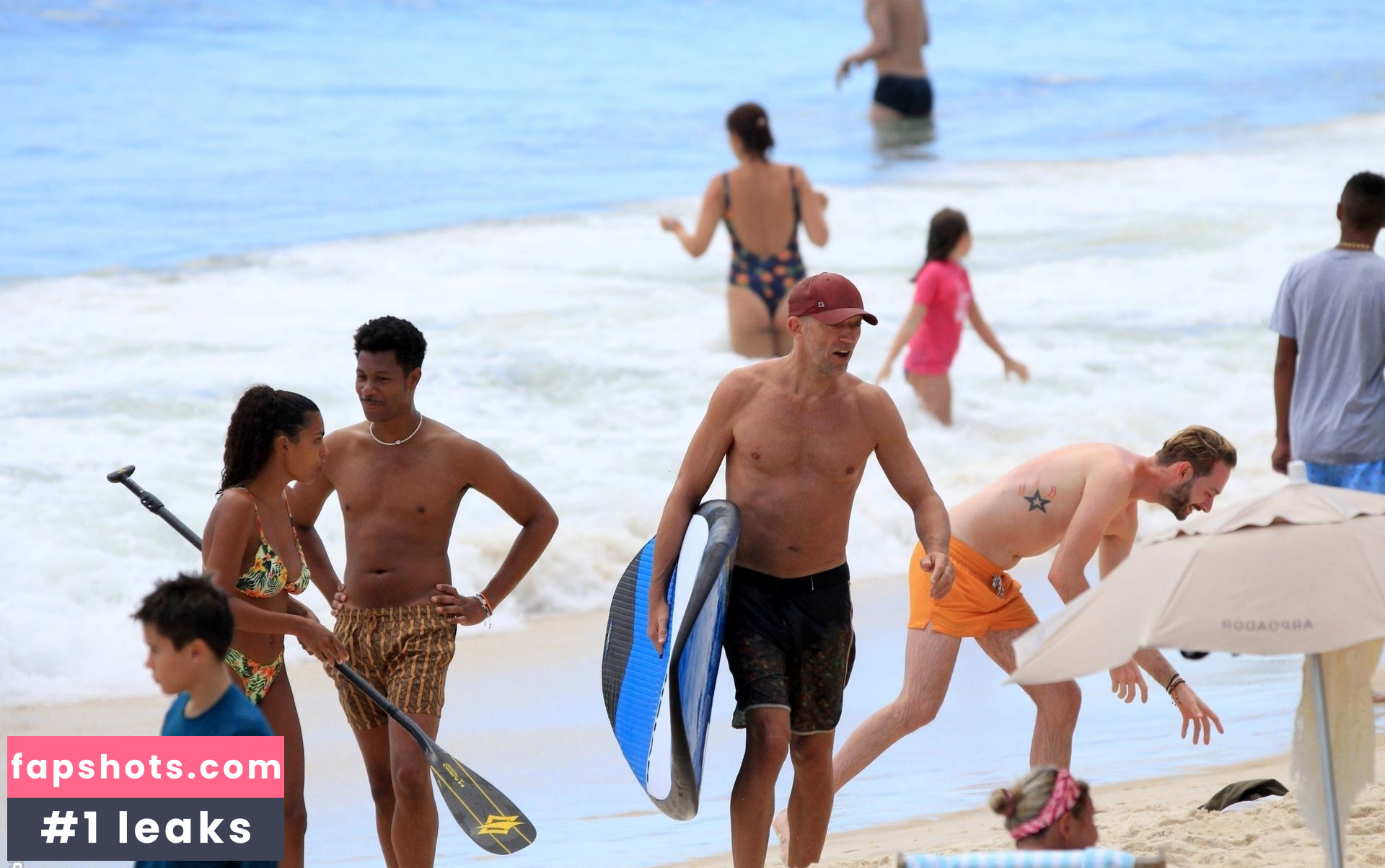 Tina Kunakey gallery photo #581