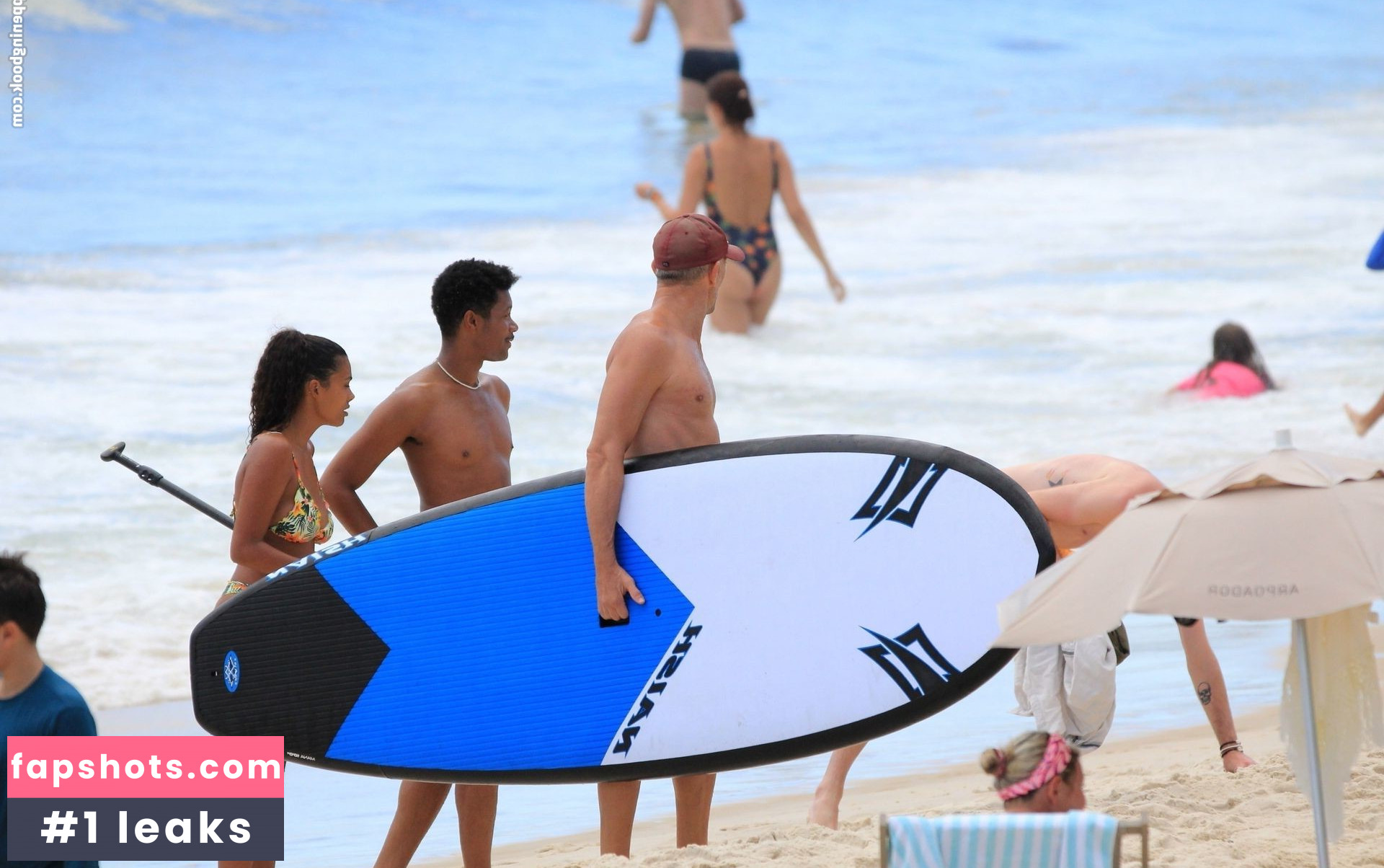 Tina Kunakey gallery photo #583