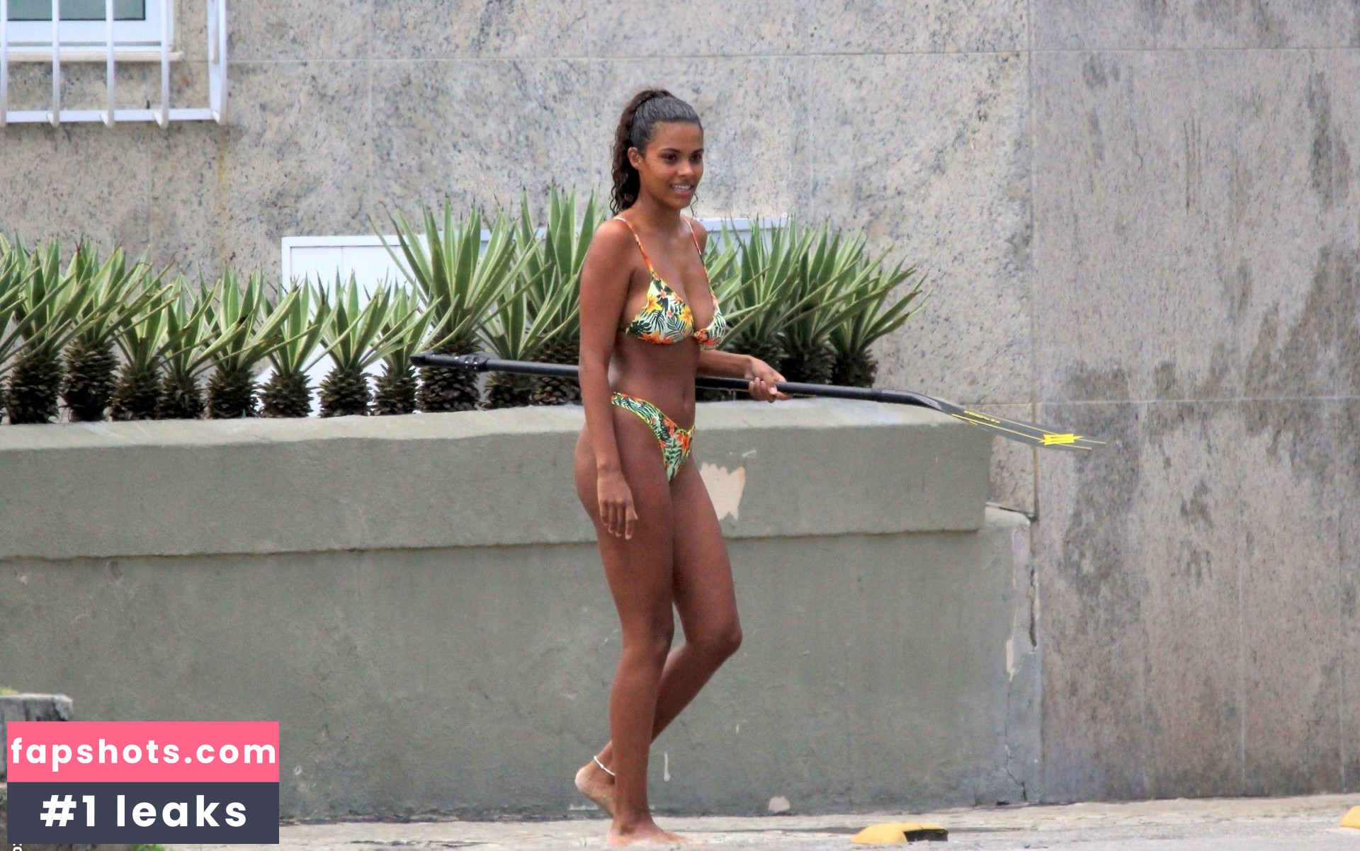 Tina Kunakey gallery photo #585