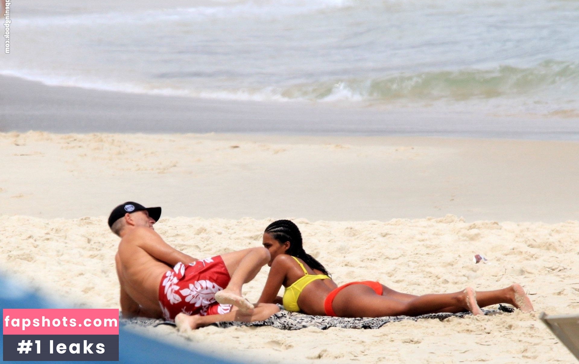 Tina Kunakey gallery photo #588