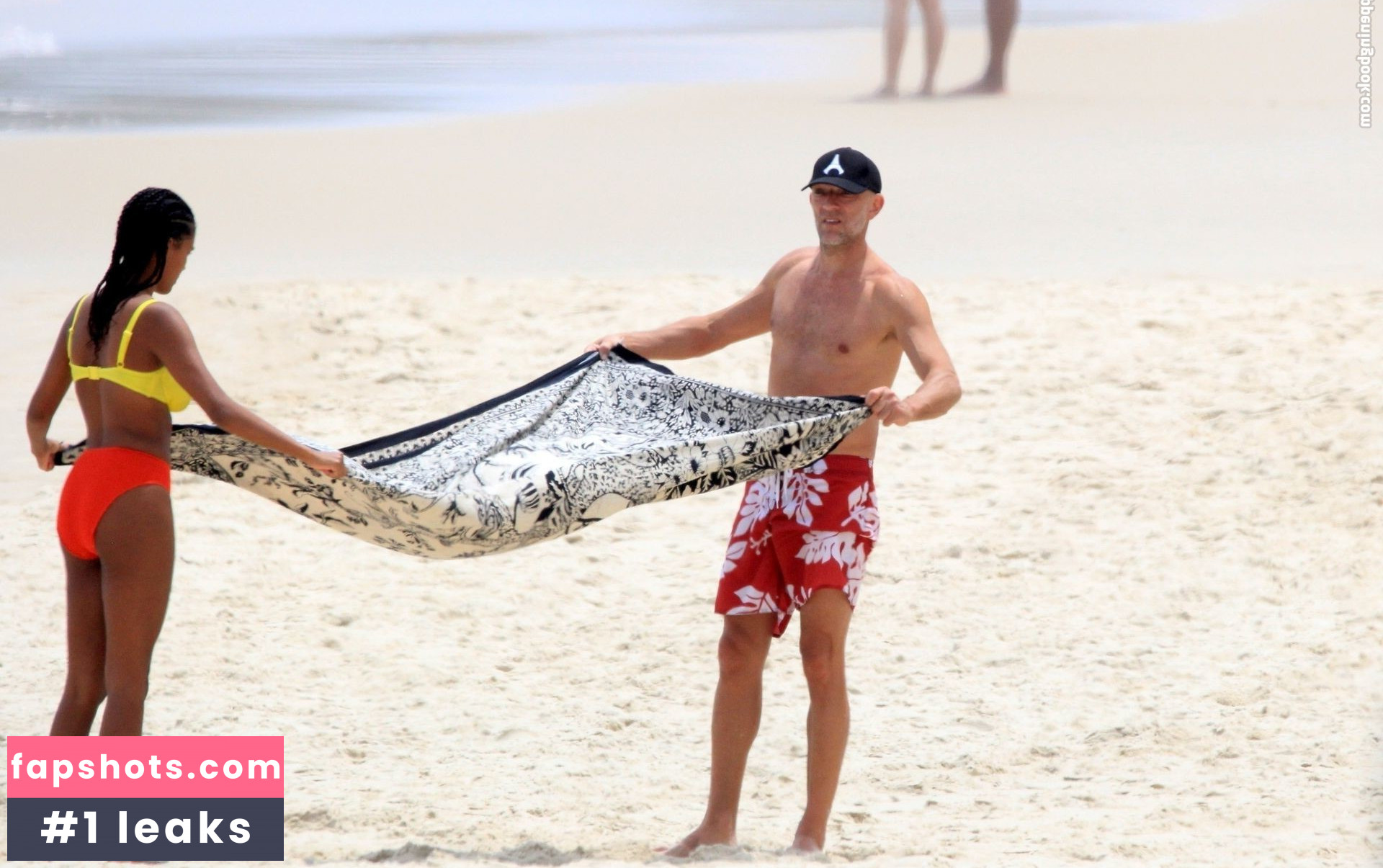 Tina Kunakey gallery photo #590