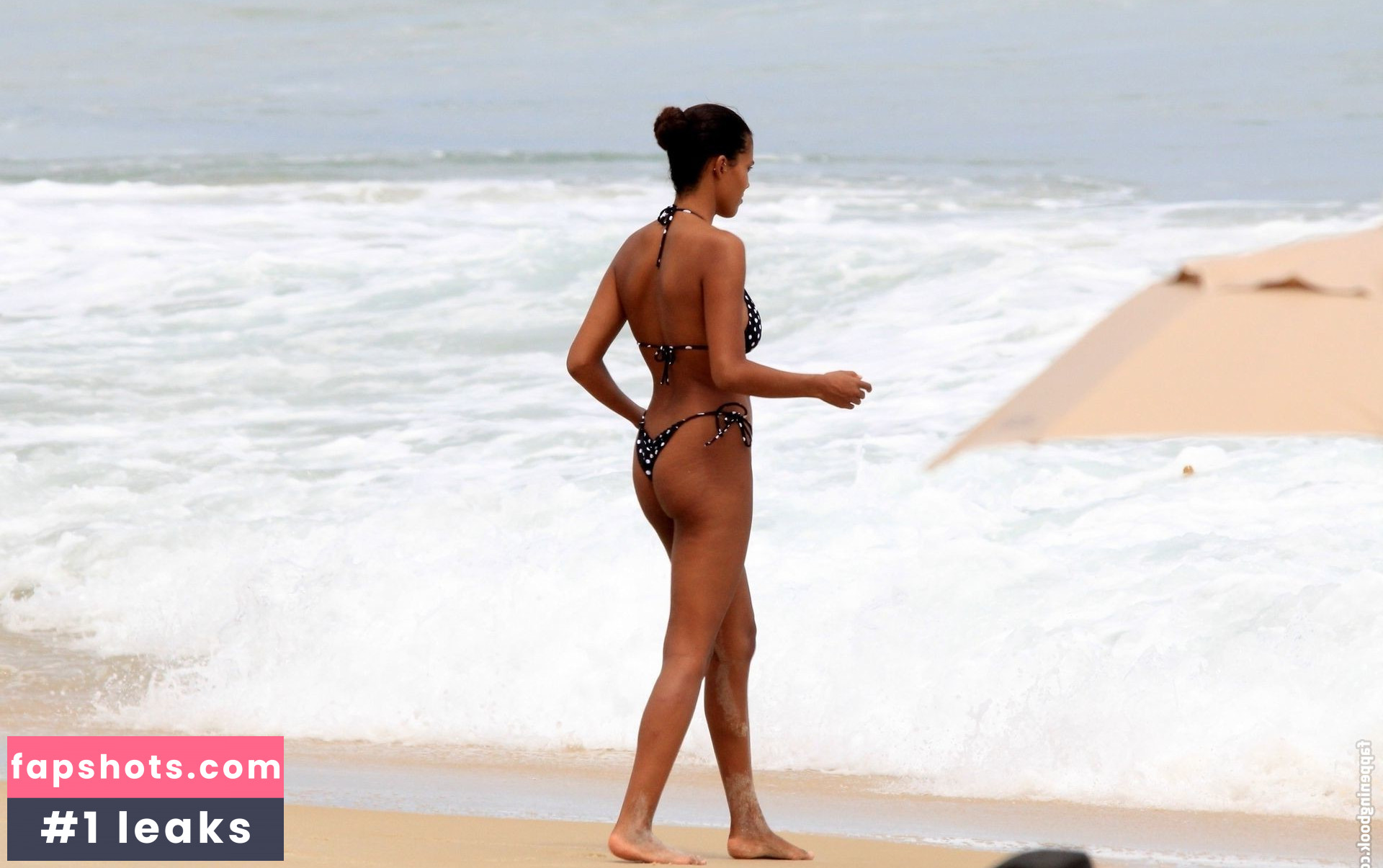 Tina Kunakey nude babe gallery