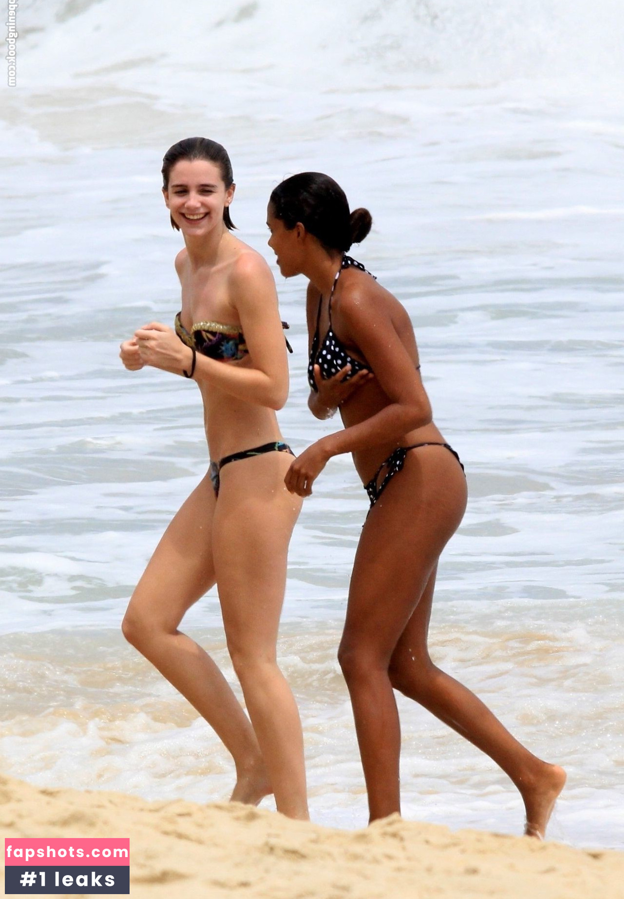 Tina Kunakey gallery photo #597