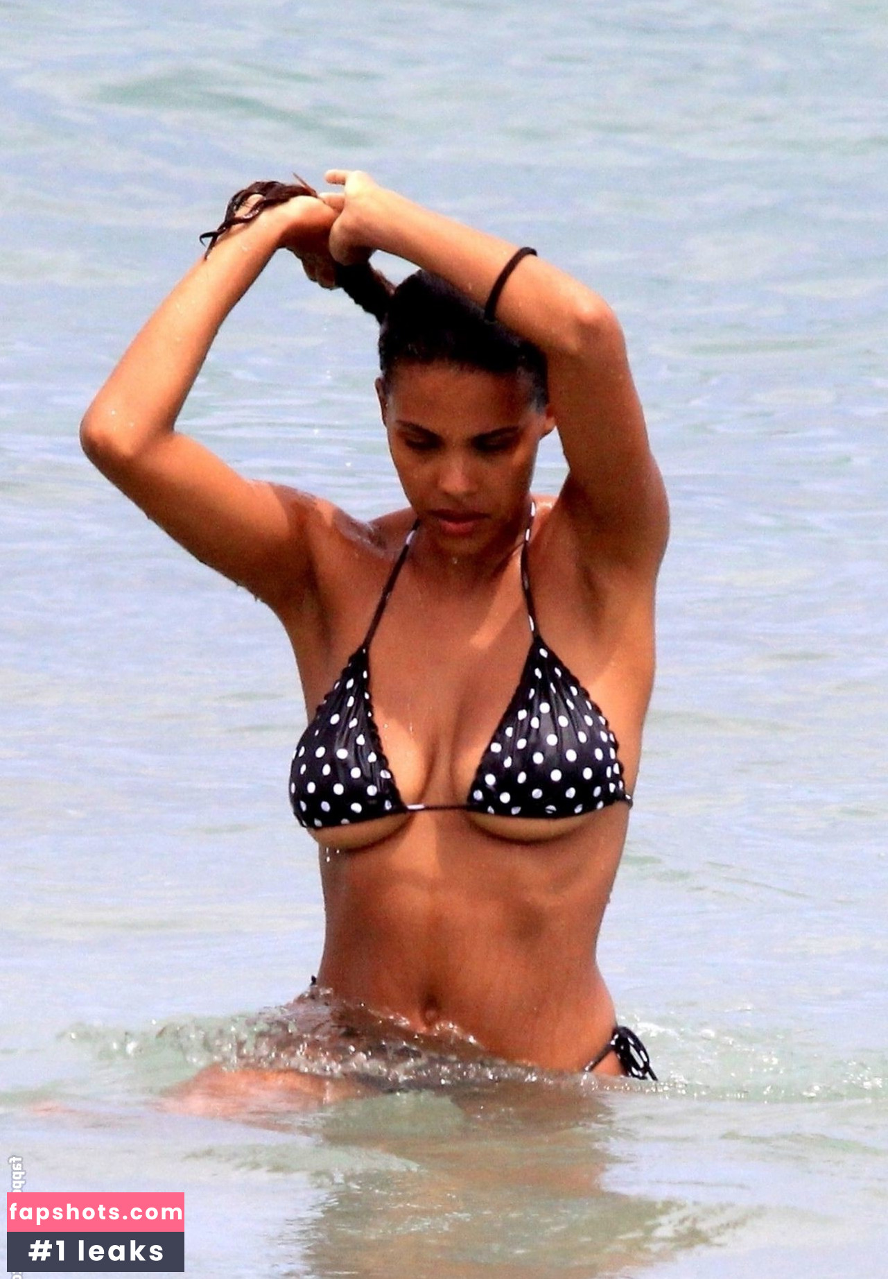 Tina Kunakey gallery photo #599