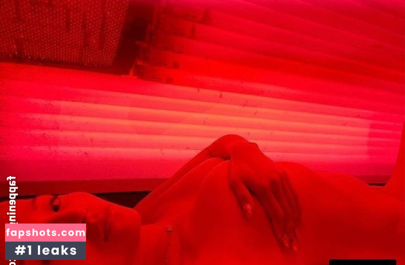 Tina Leung gallery photo #2