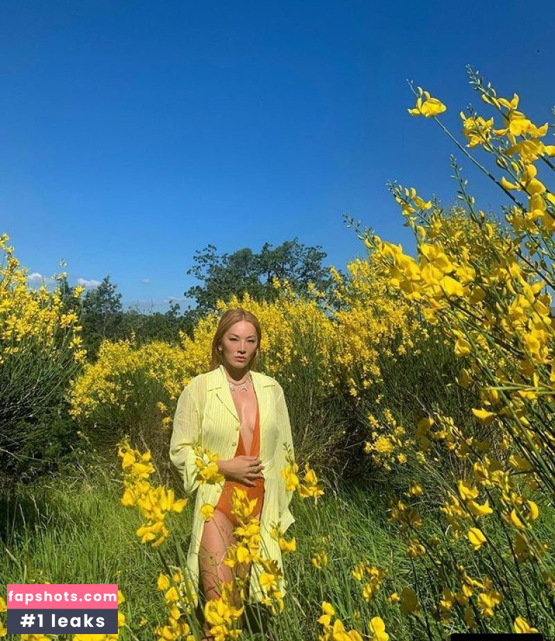 Tina Leung gallery photo #8