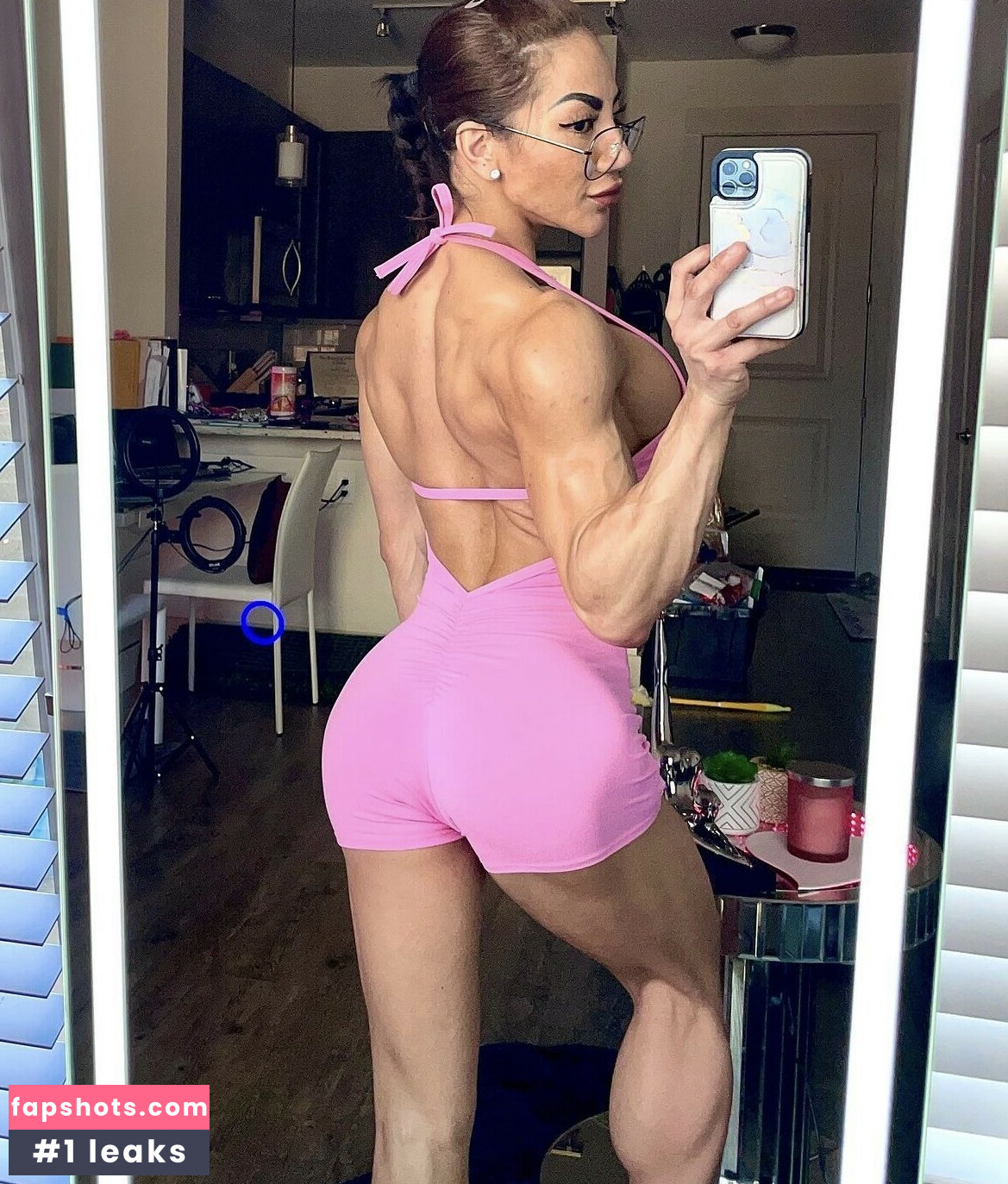 Tina Nguyen gallery photo #2