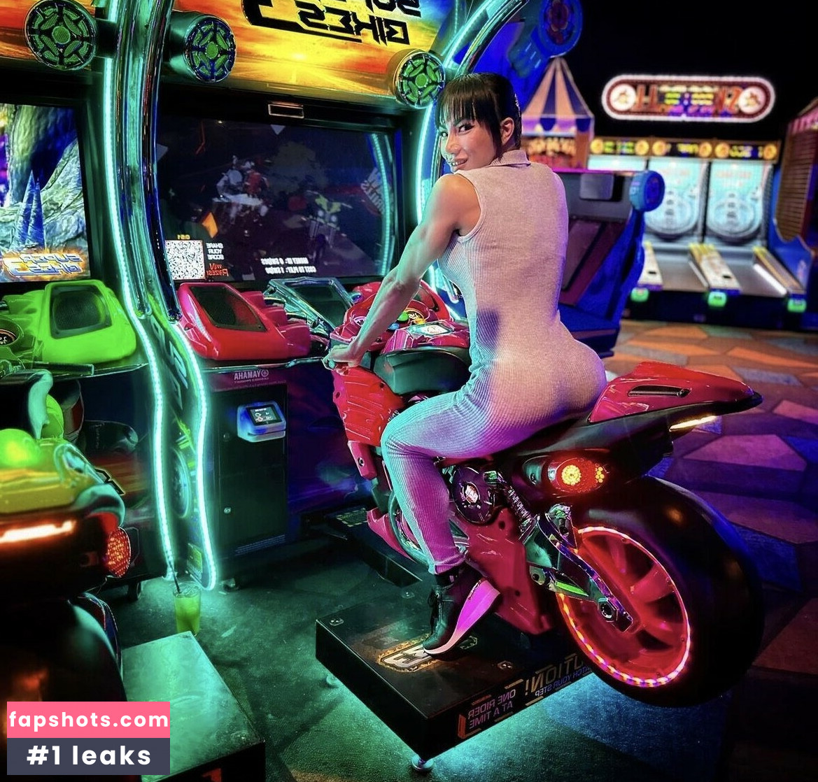 Tina Nguyen gallery photo #16