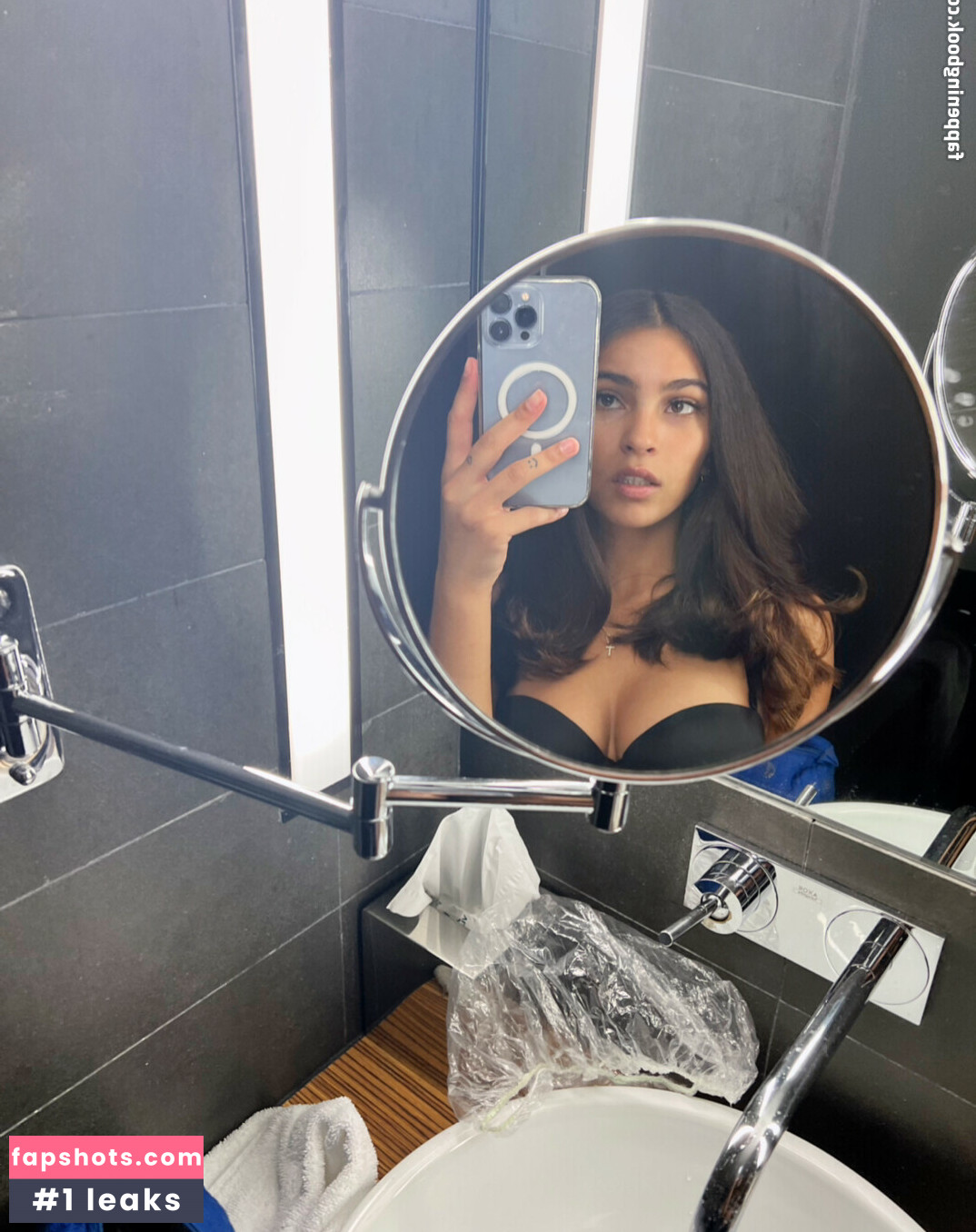 Tina Tonkin gallery photo #13