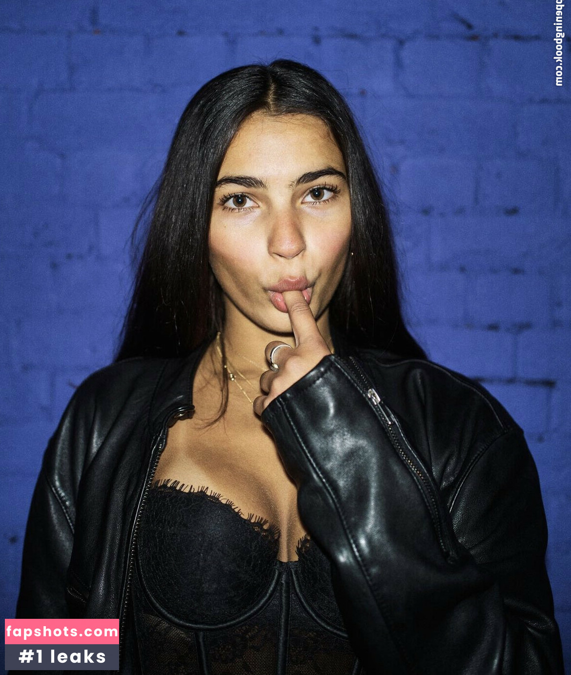 Tina Tonkin gallery photo #24