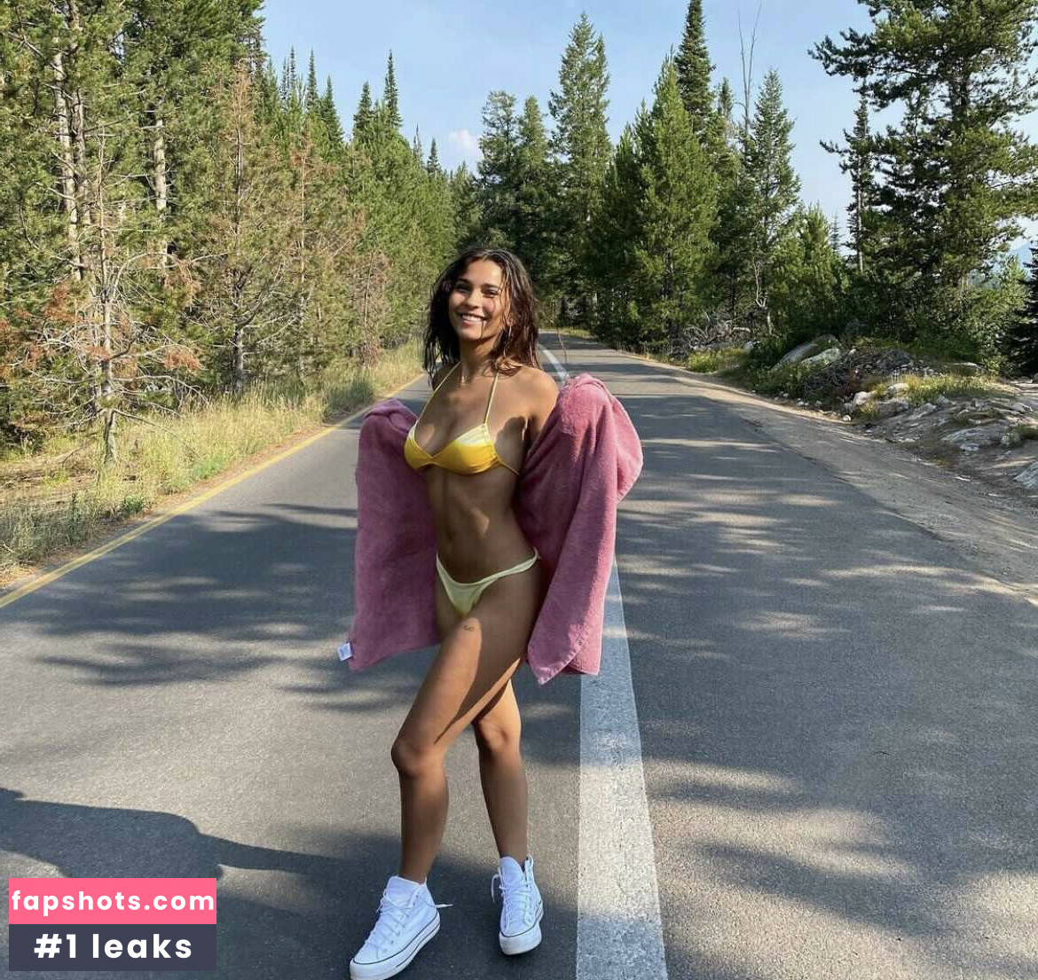 Tina Tonkin gallery photo #28