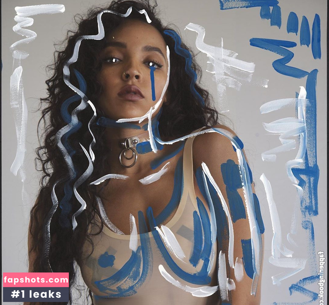 Tinashe gallery photo #405