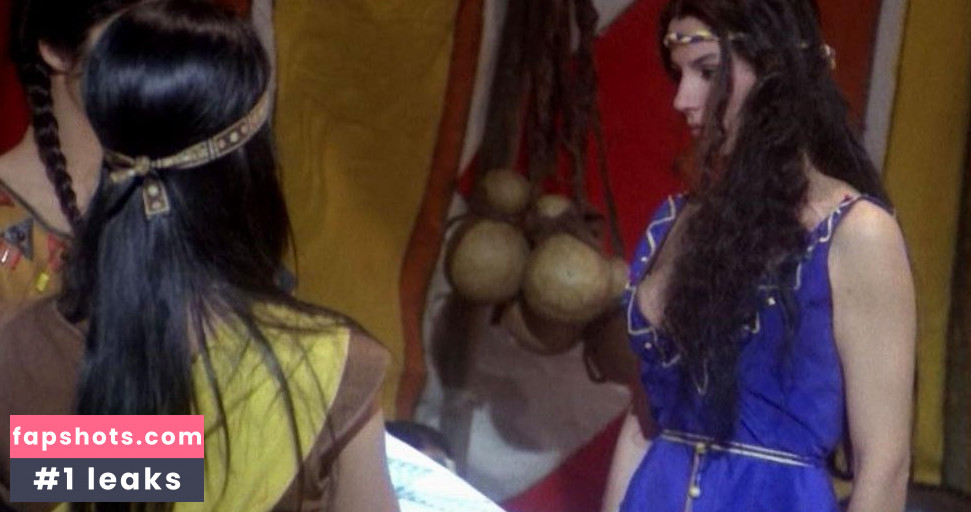 Tinì Cansino gallery photo #4