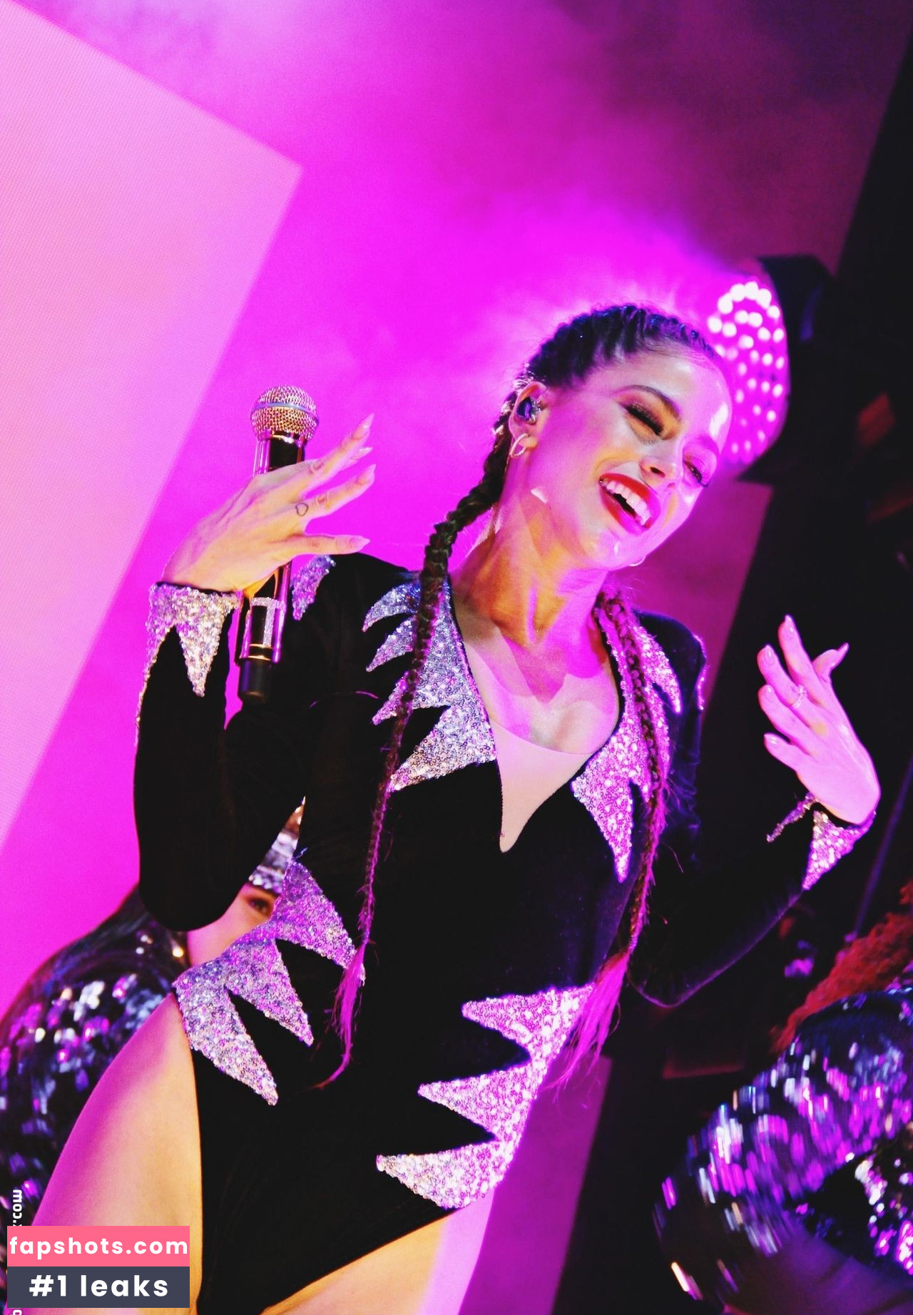 Tini Stoessel gallery photo #21