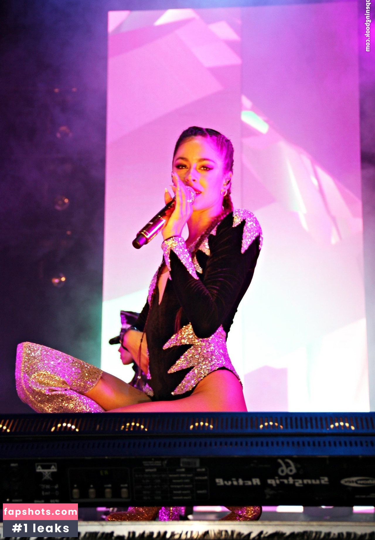 Tini Stoessel gallery photo #24