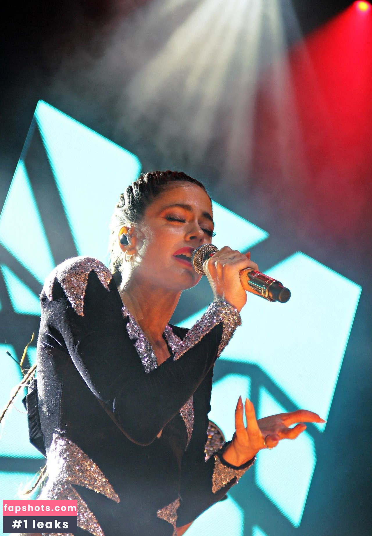 Tini Stoessel gallery photo #39