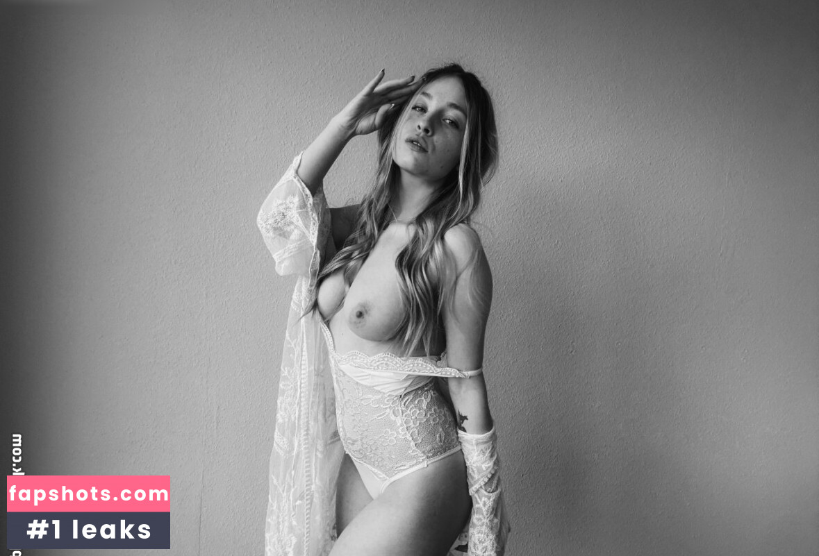 Tinuvielx / xLuthien Nude Leaks OnlyFans Photos #6 - LeakJerk