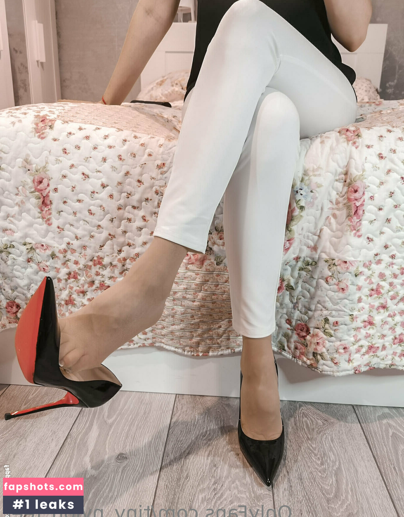 tiny_nylon_feet gallery photo #25