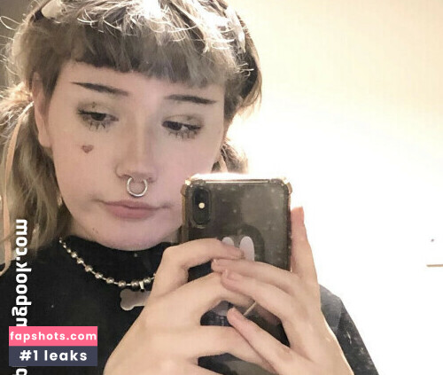 Tinyfawnn gallery photo #14