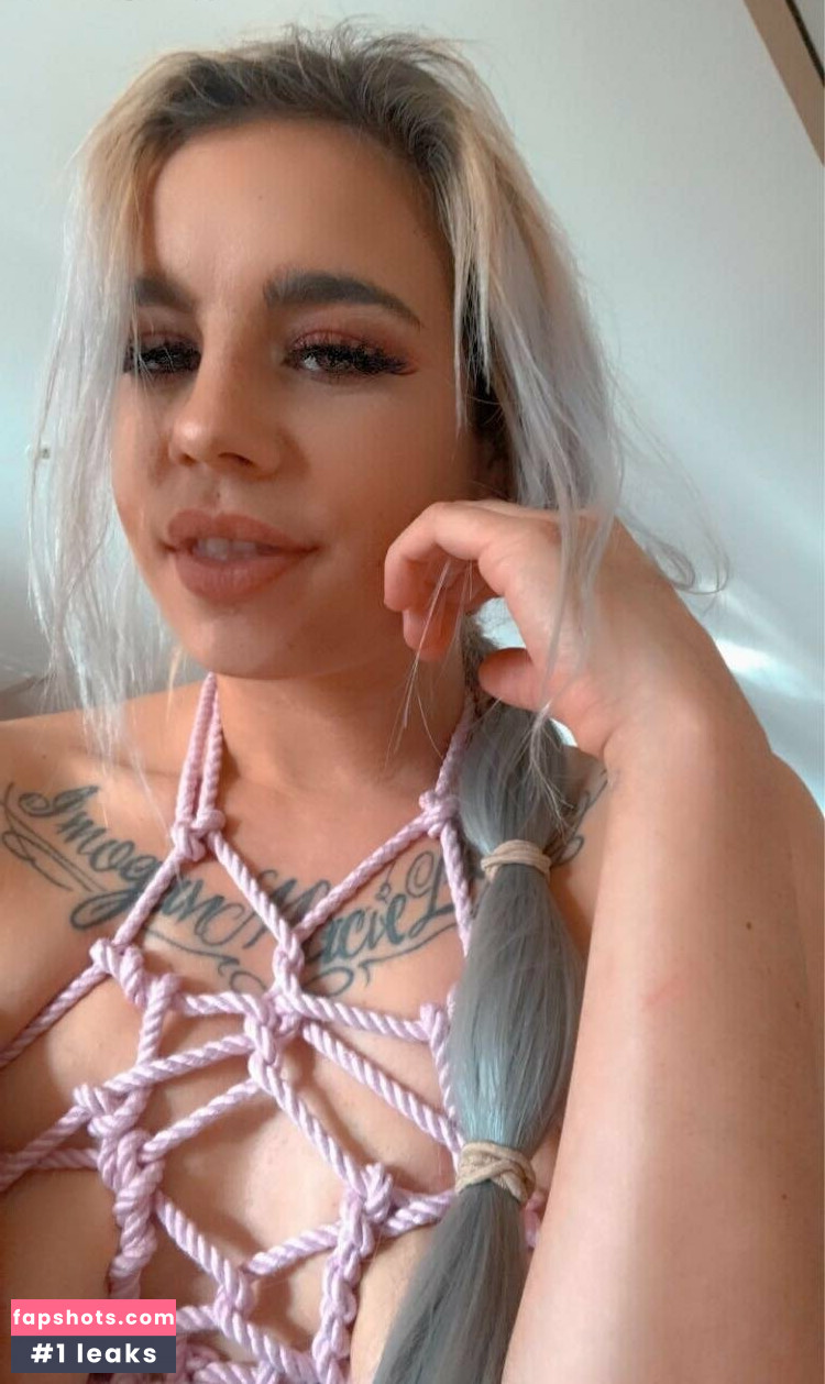 tinytemptress17 gallery photo #23