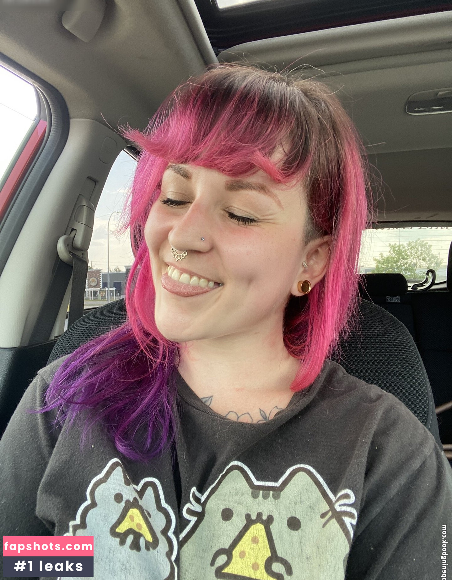 TinyToni gallery photo #31