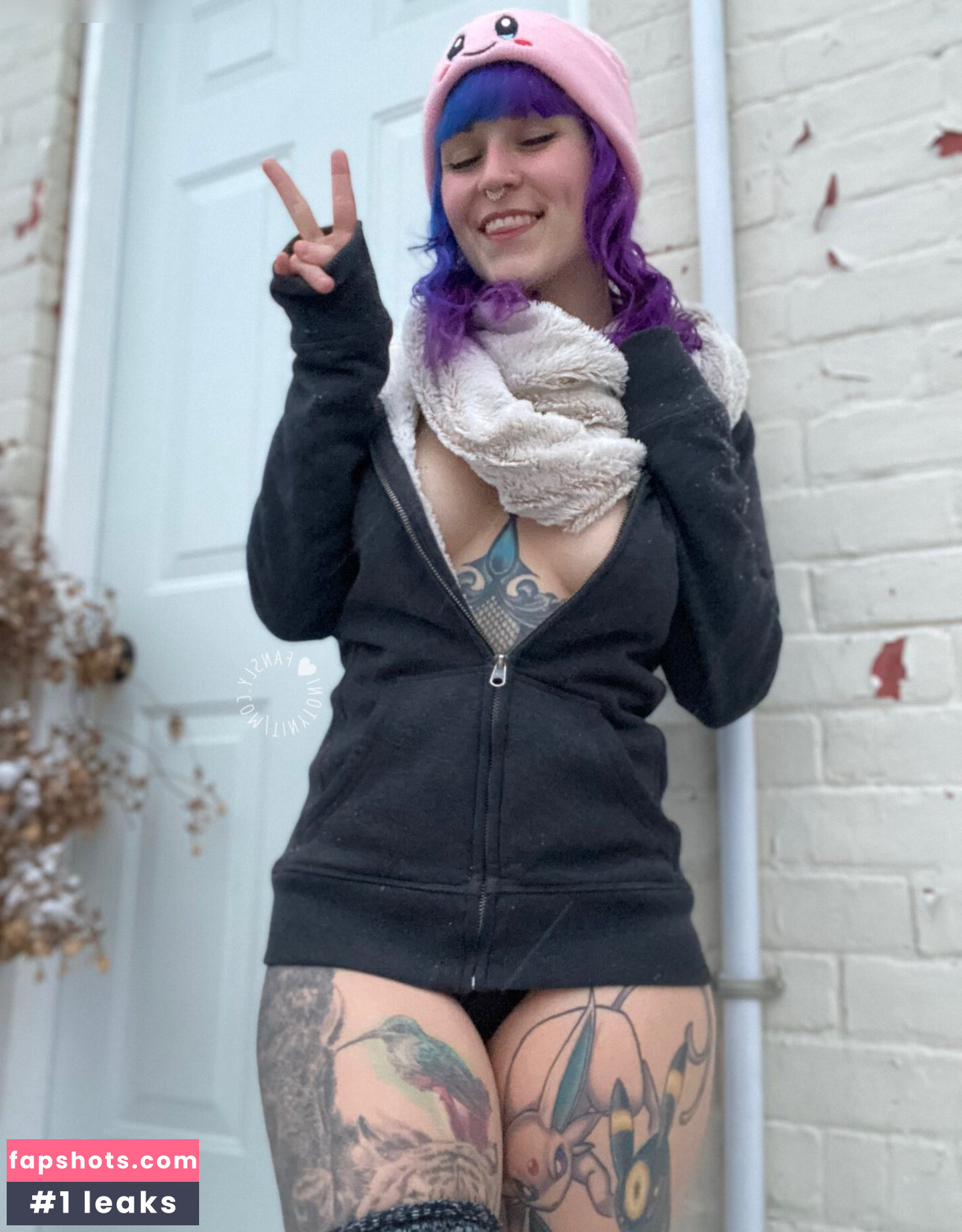 TinyToni gallery photo #33