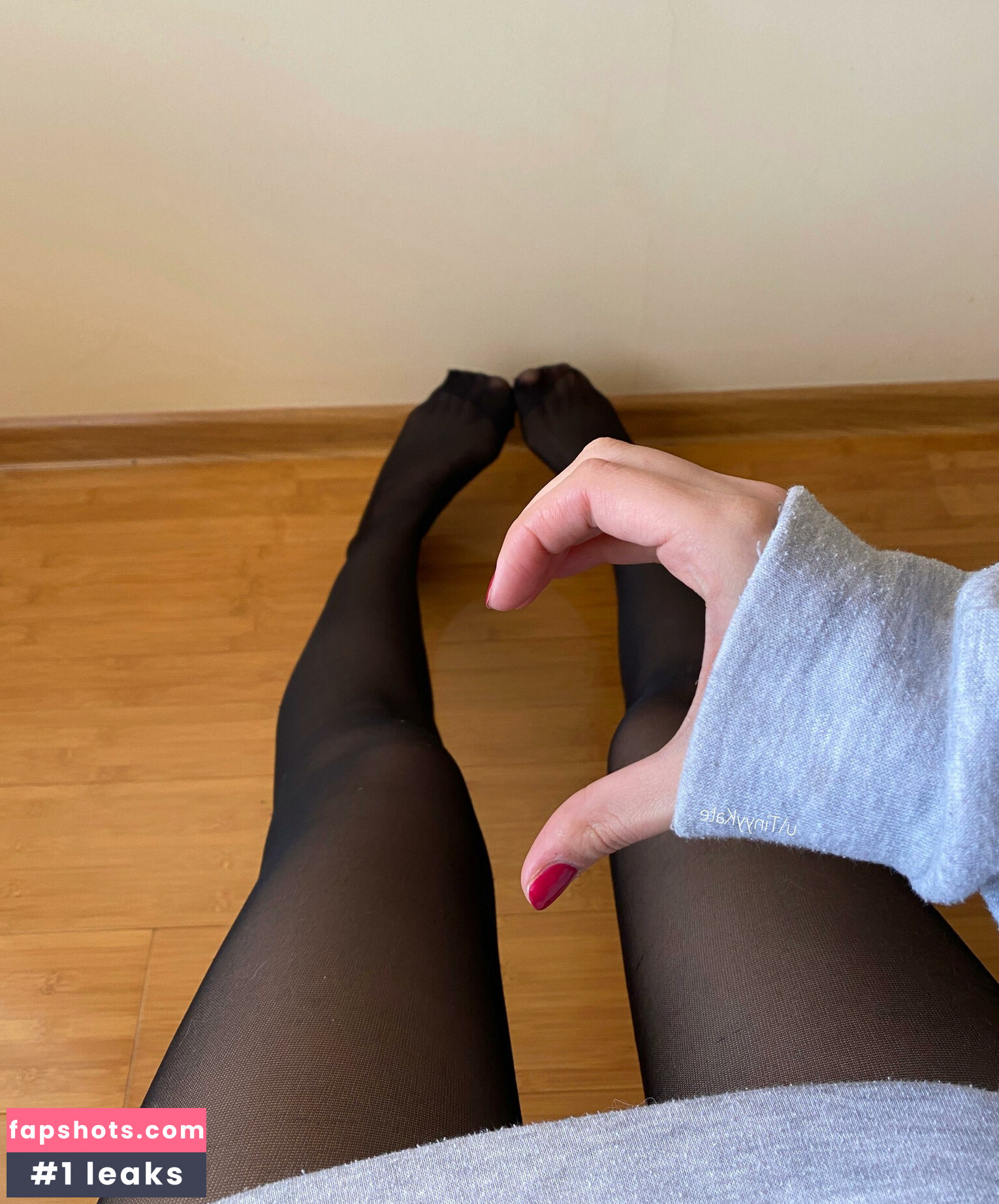 TinyyKate gallery photo #19