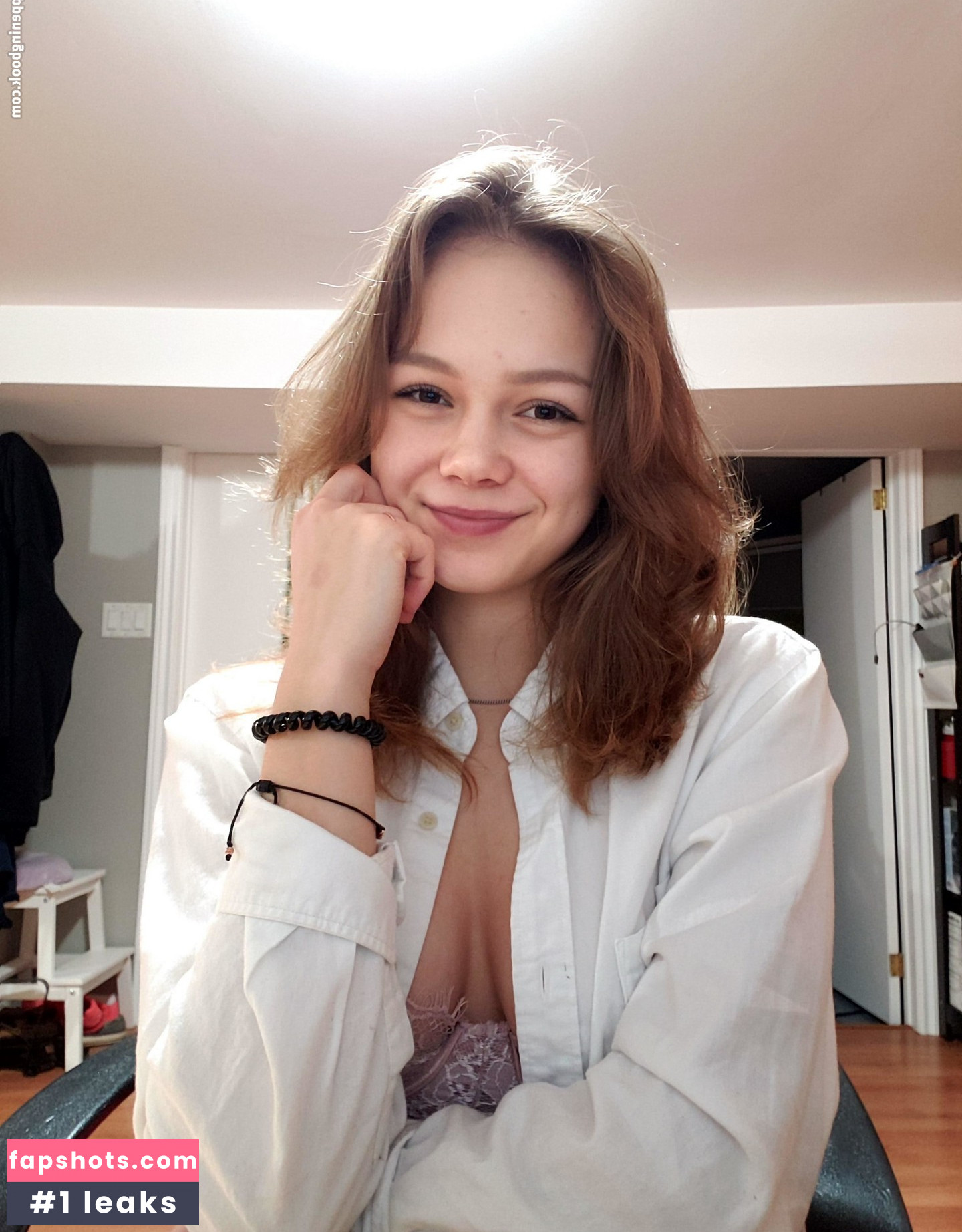 Tittyteaze gallery photo #2