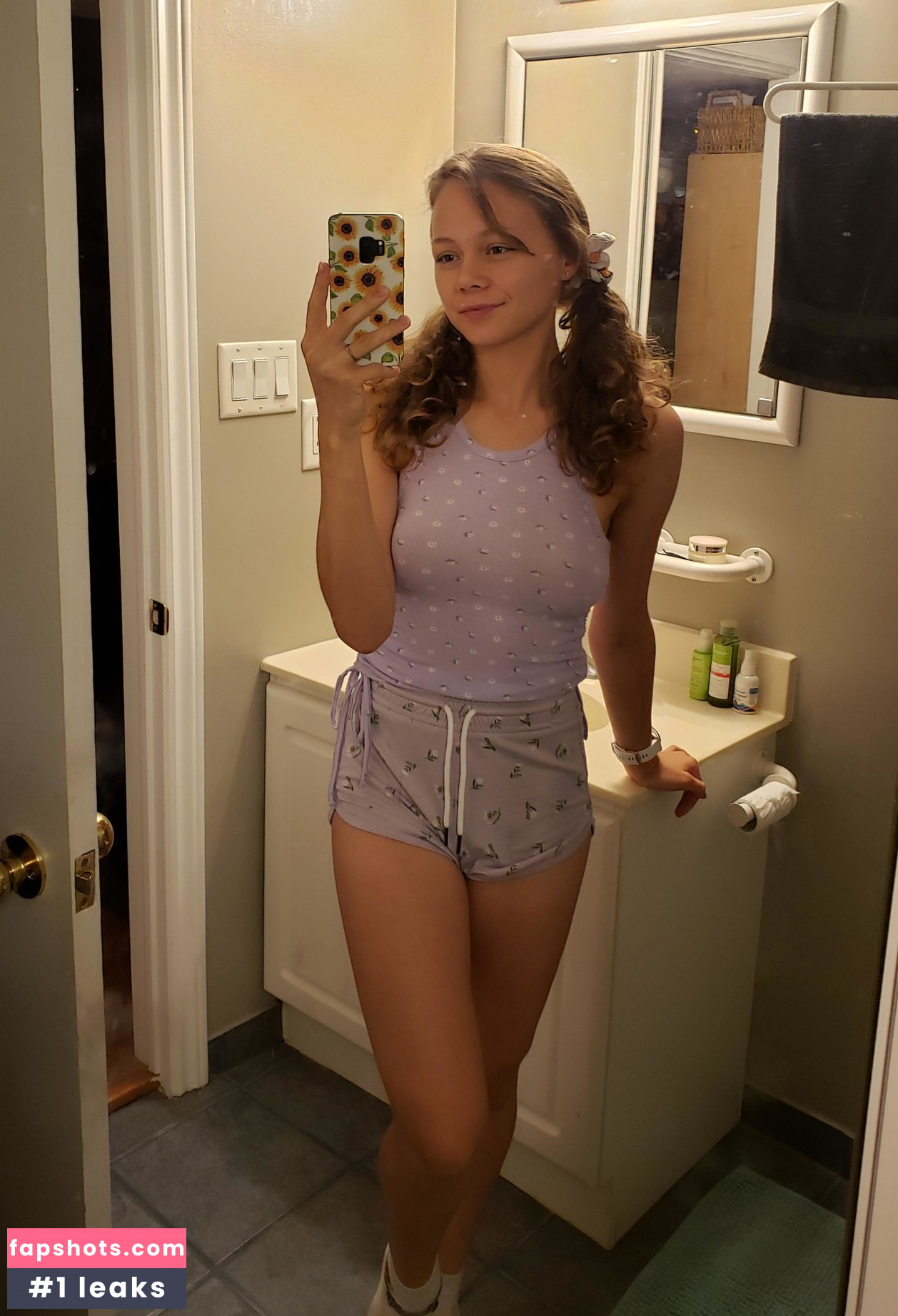 Tittyteaze gallery photo #9