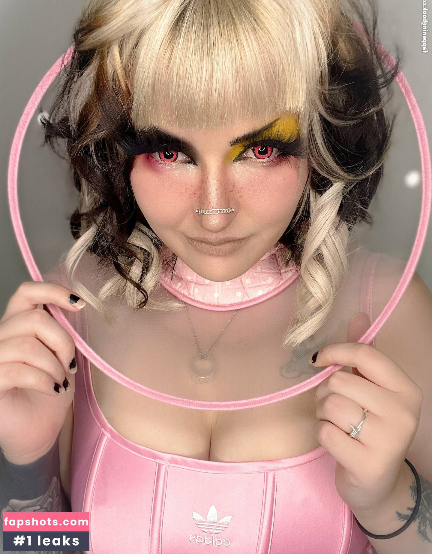 tofux_gaming nude babe gallery