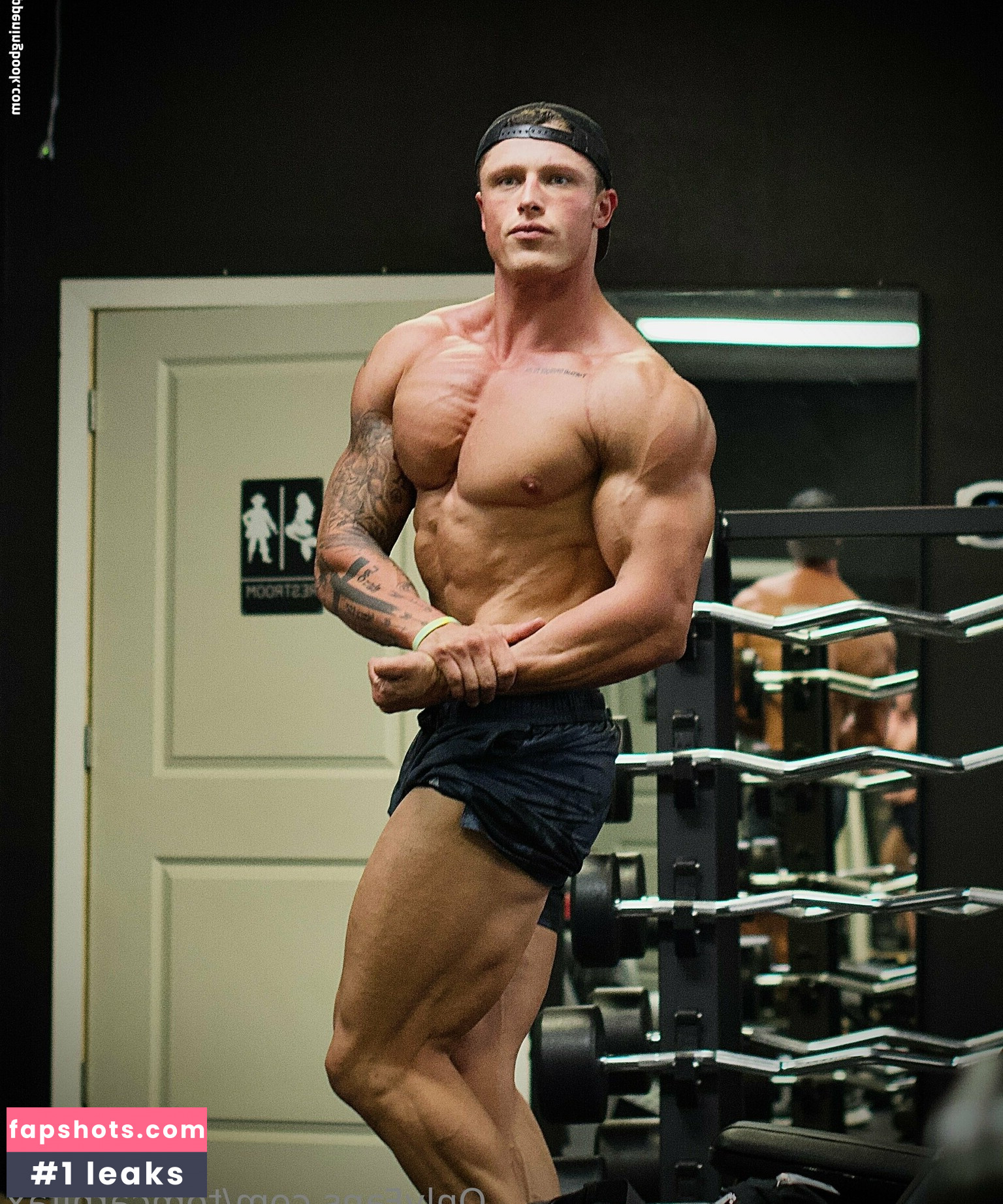 tomtheb0mb Nahé úniky fotek pouze od fanoušků #3 - Fapshots