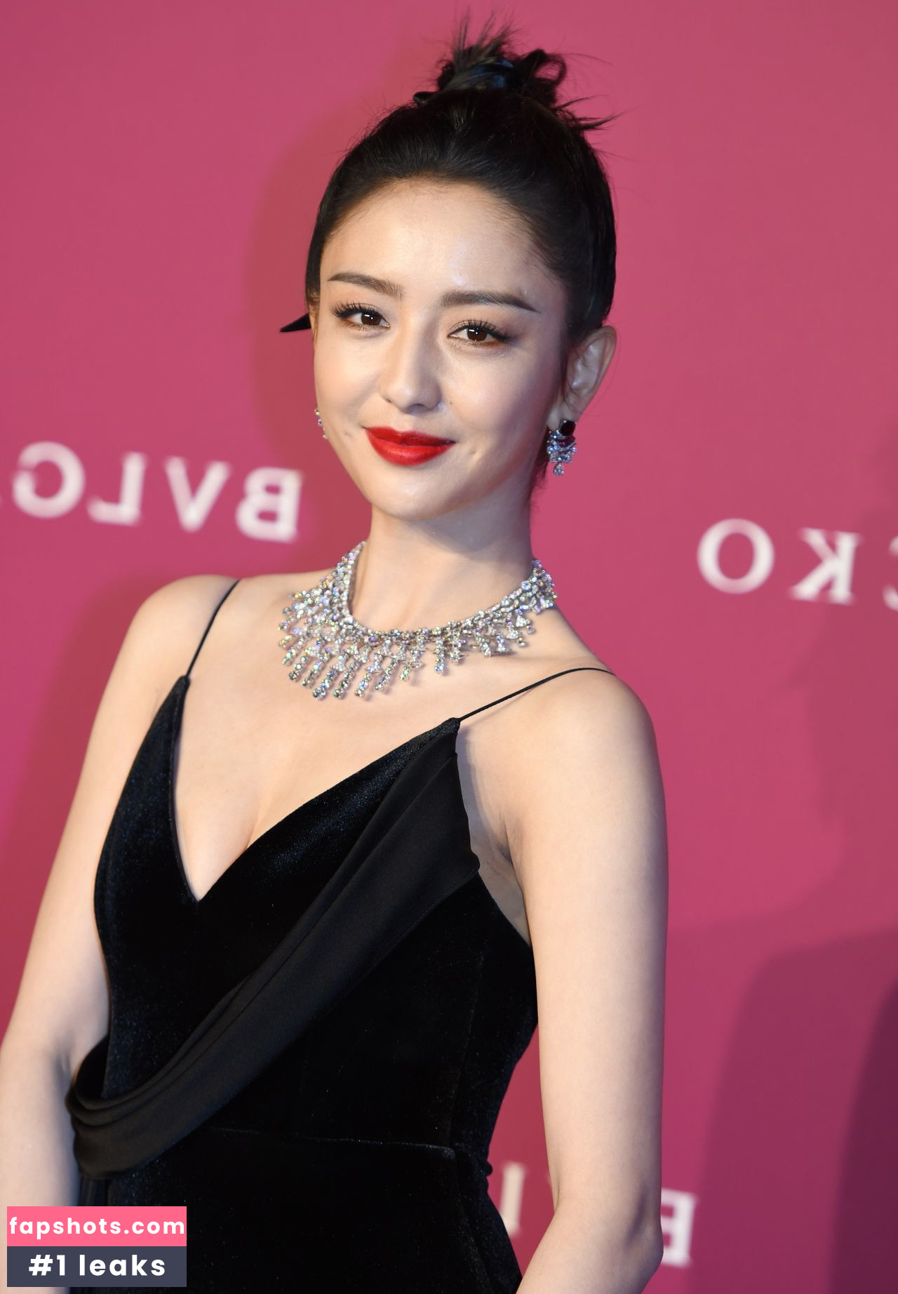 Tong Liya gallery photo #2