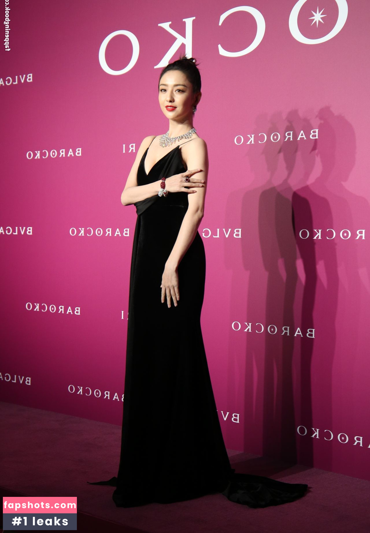 Tong Liya gallery photo #25