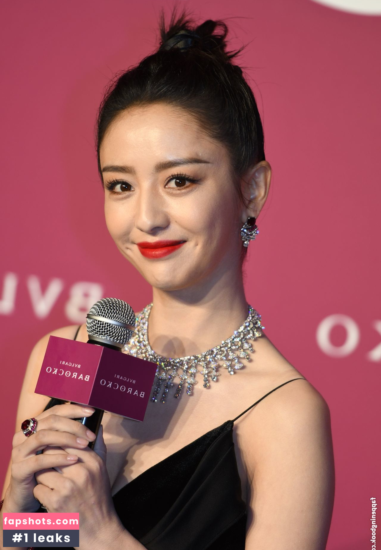 Tong Liya gallery photo #4