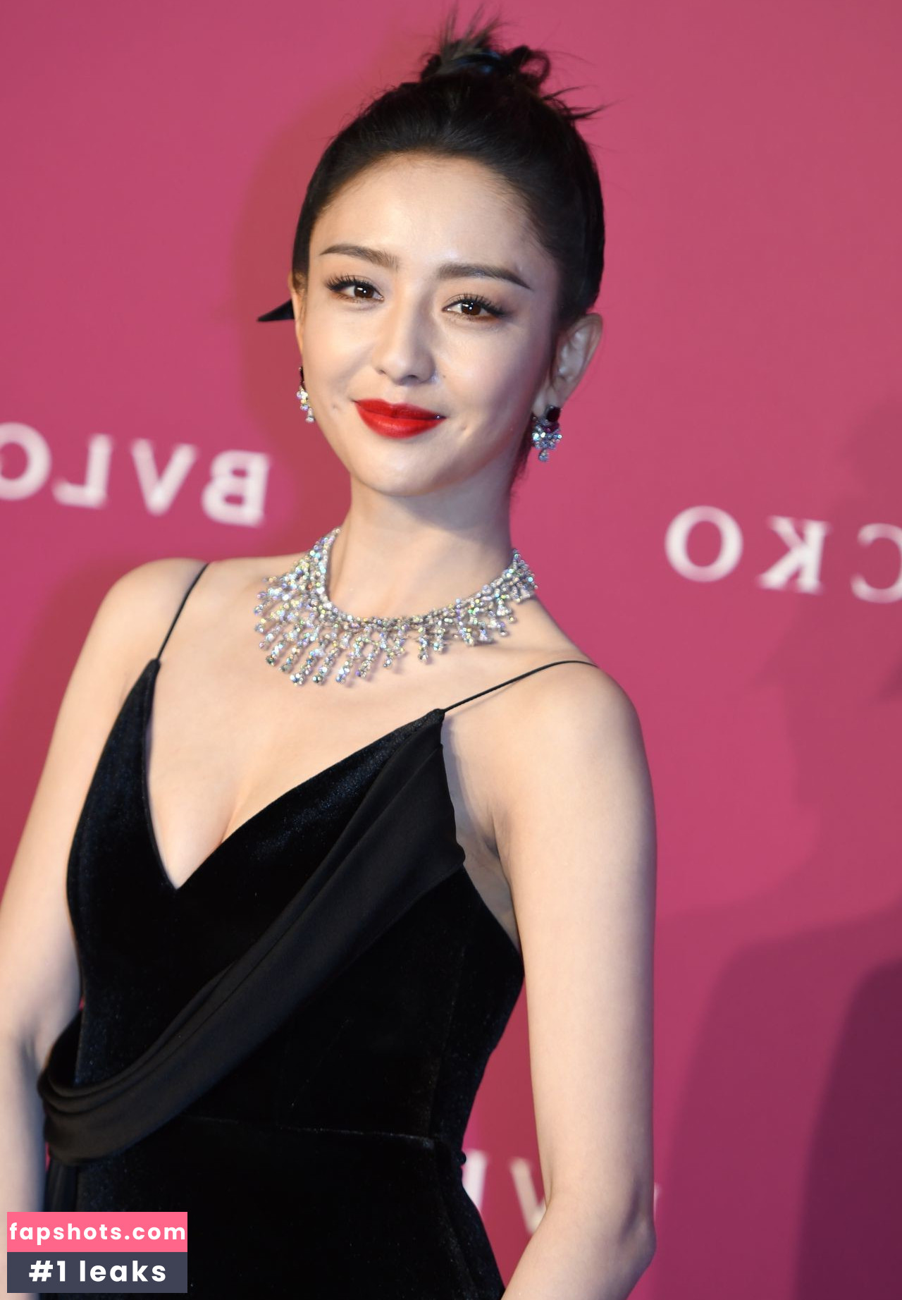 Tong Liya gallery photo #5