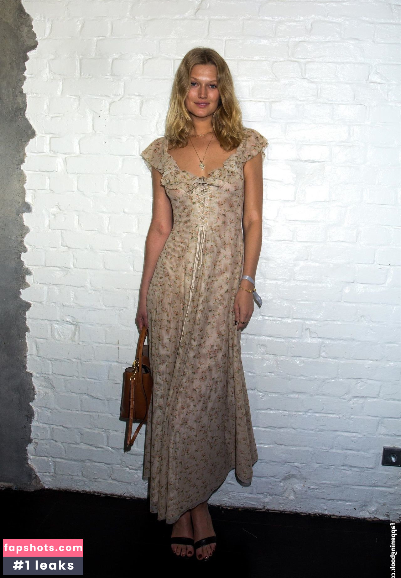 Toni Garrn Nude Leaks OnlyFans Photos #174 - LeakJerk