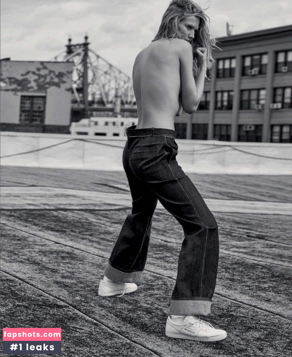 Toni Garrn gallery photo #228