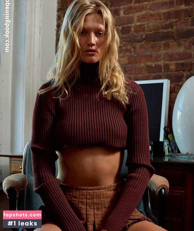 Toni Garrn gallery photo #259