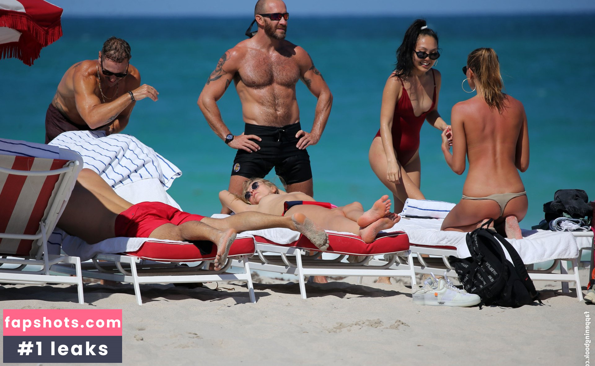 Toni Garrn gallery photo #281