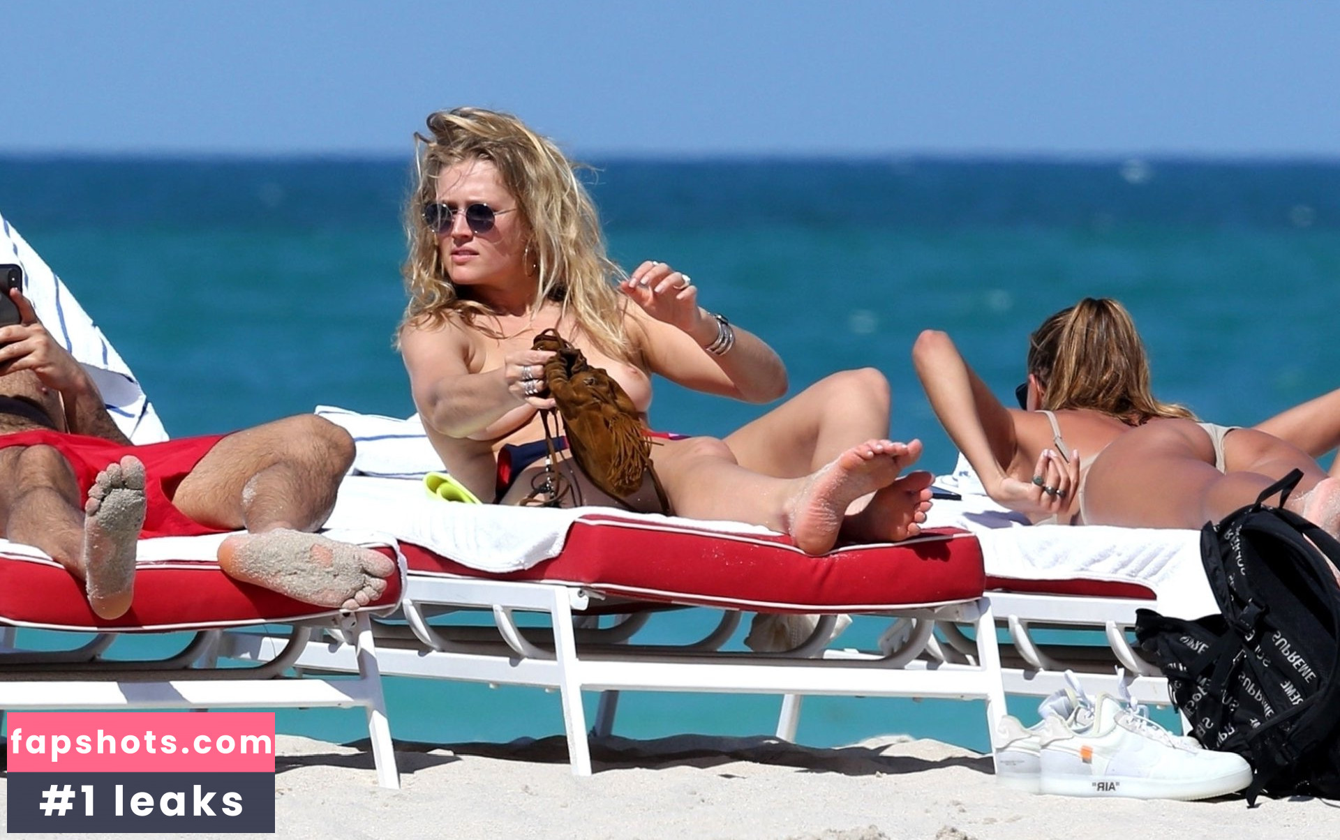 Toni Garrn gallery photo #284