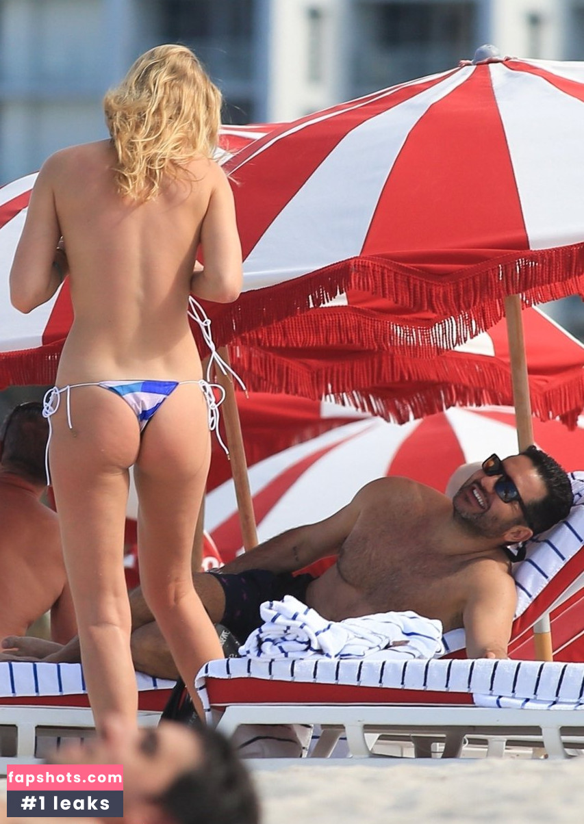 Toni Garrn gallery photo #288