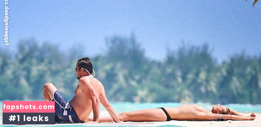 Toni Garrn gallery photo #50