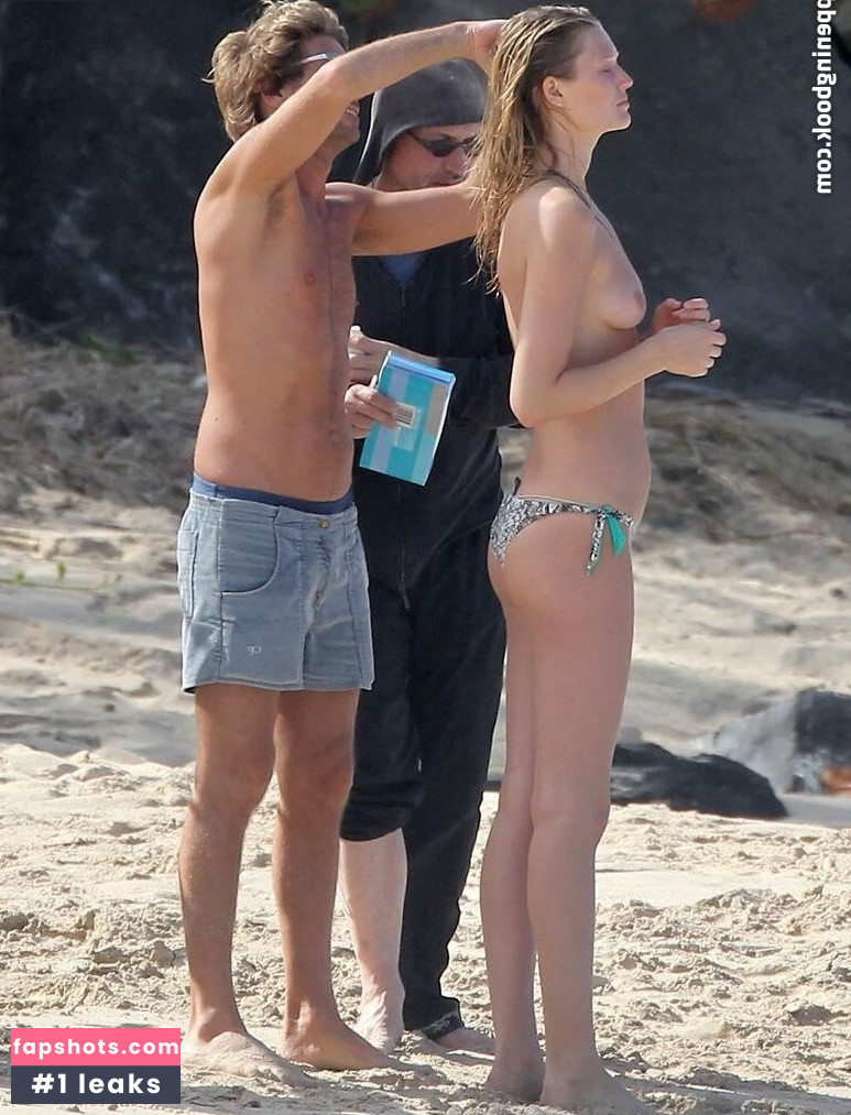 Toni Garrn gallery photo #93