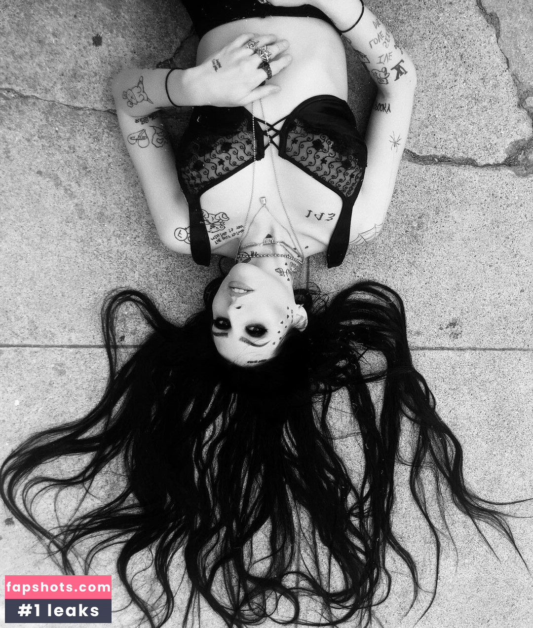 Toopoor gallery photo #6