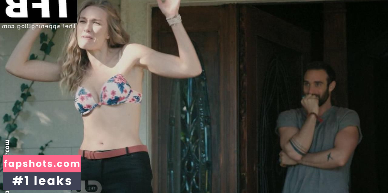 Tori Anderson gallery photo #17