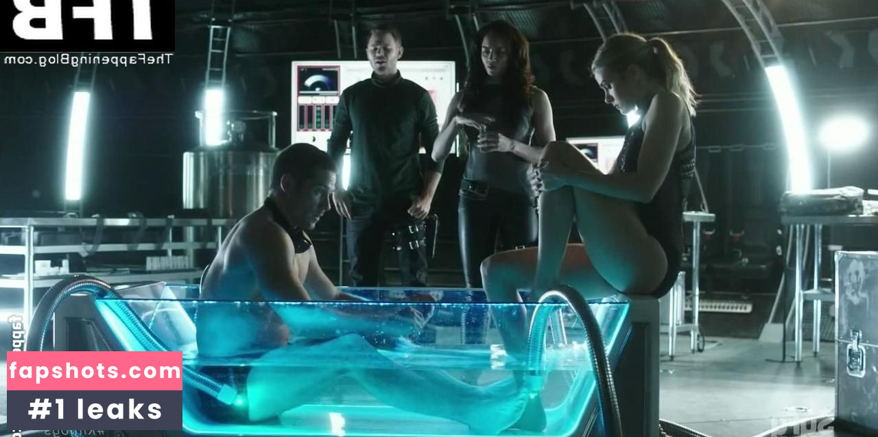 Tori Anderson gallery photo #22