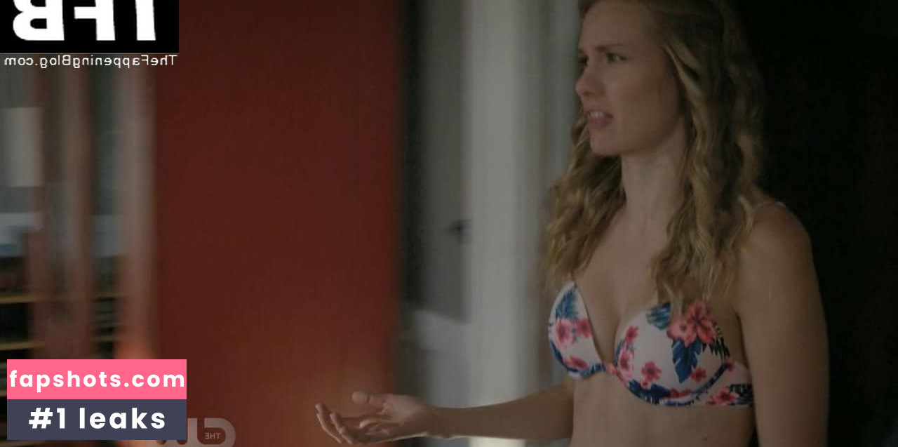 Tori Anderson gallery photo #24