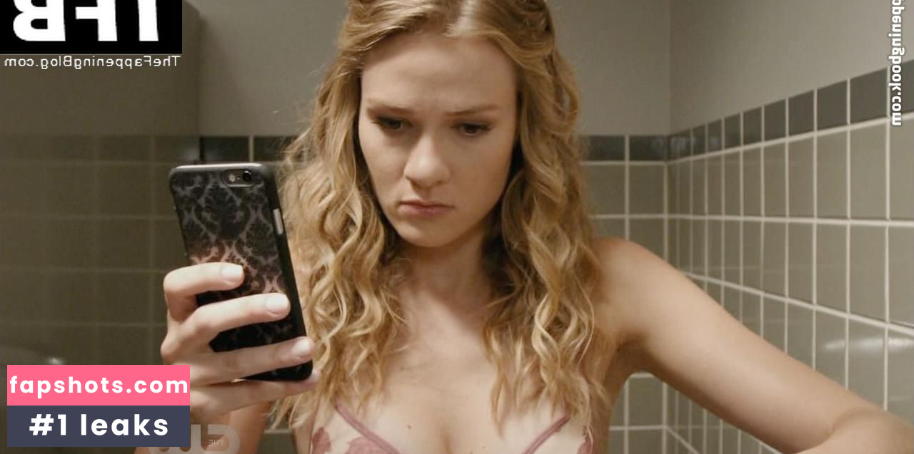 Tori Anderson gallery photo #27