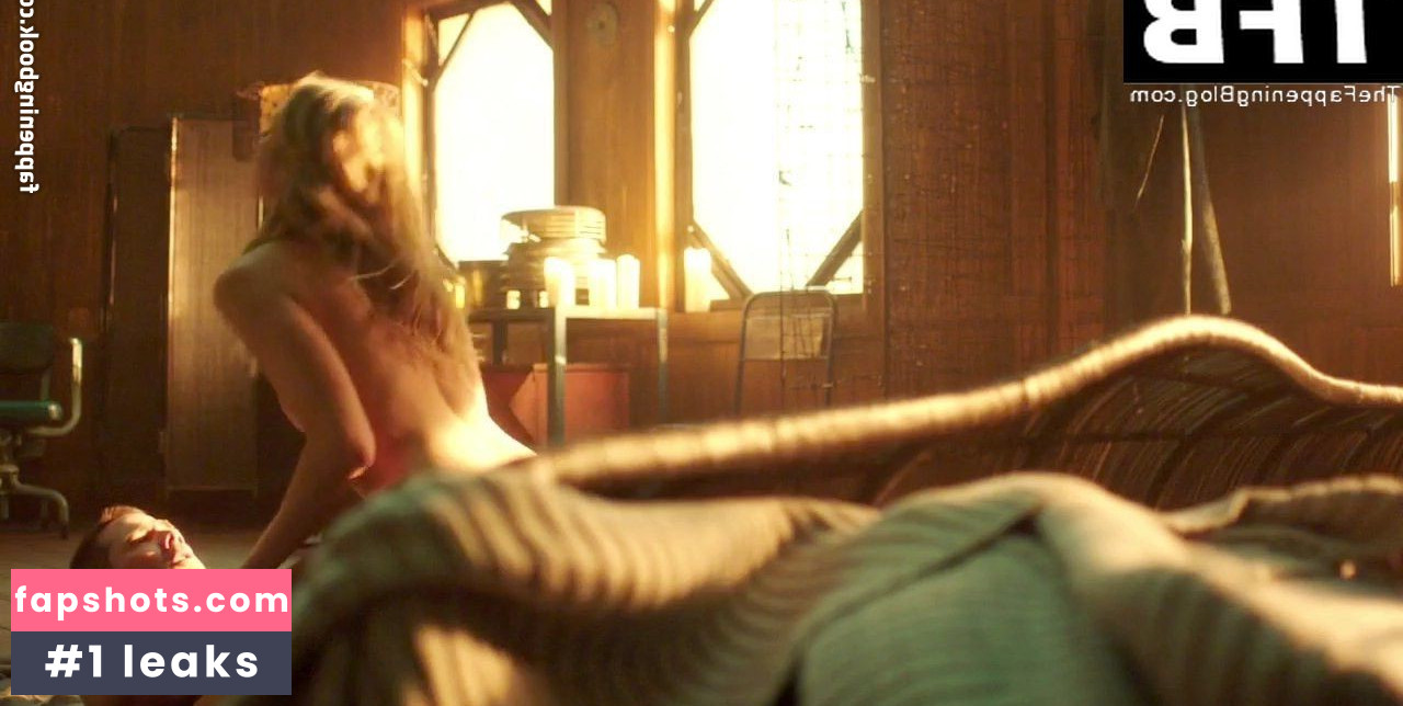 Tori Anderson gallery photo #38